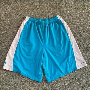 Men's Under Armour Shorts Size Medium  2 Pockets Blue & White Colors